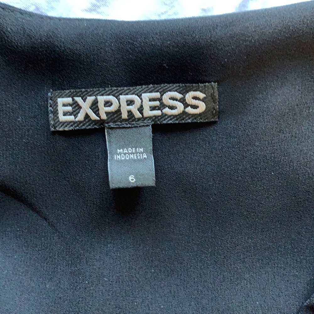 Express Romper - Picture 2 of 5